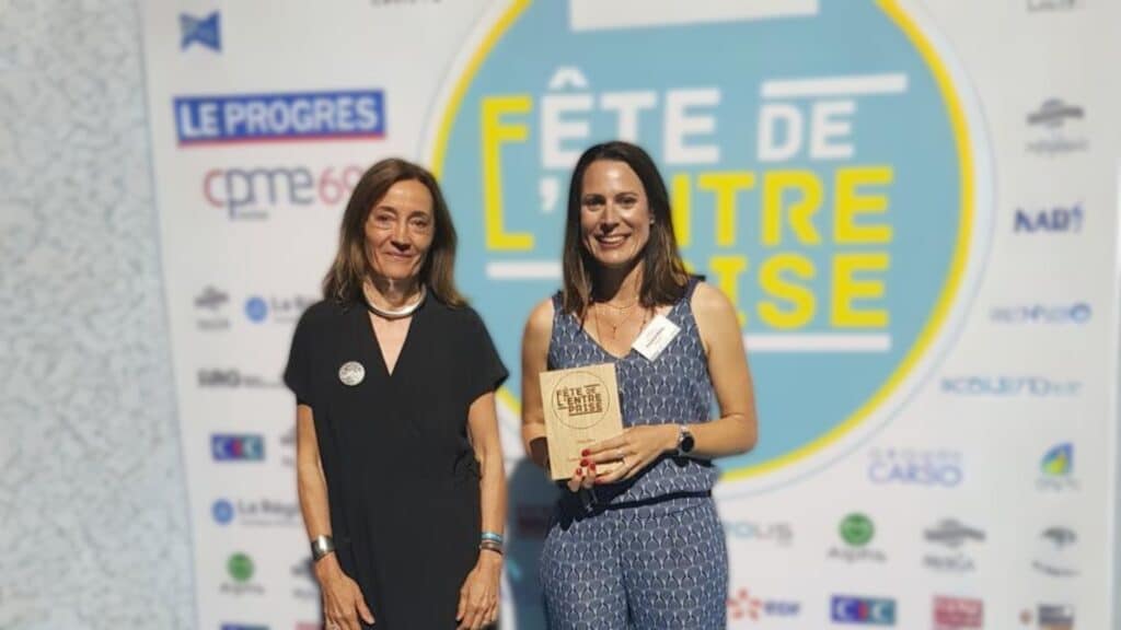 Fête de l’Entreprise Alptis remet un Trophée à La Boîte à Indés